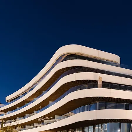 Vivi Homes - Mali Pool, Jacuzzi, Garden, Gym & Sea View Apartment *