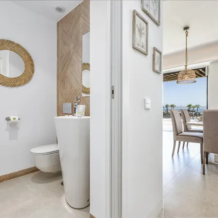 Vivi Homes - Mali Pool, Jacuzzi, Garden, Gym & Sea View Apartment